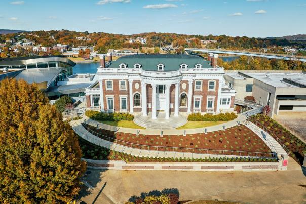 Aerial image of front exterior Hunter Art Museum